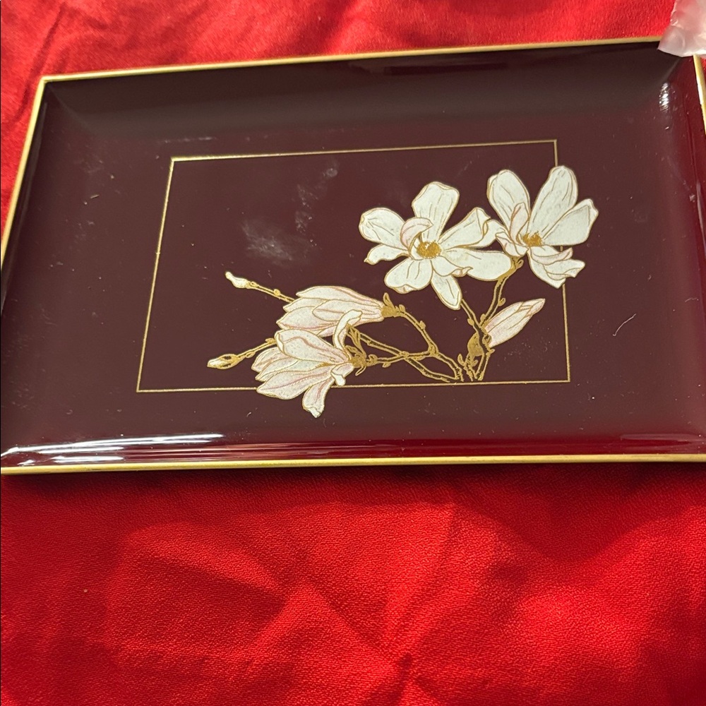 Otagiri Magnolia Lacquerware Tray with Gold Signature set of 4
